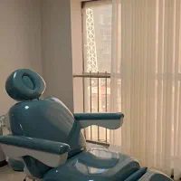 تخت تزریق سه موتوره و صندلی تابوره در حد نو