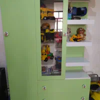 فروش کمد لباس و اسباب بازی بچه در حد نو خیلی تمیز