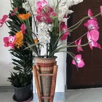 گلدان با گل