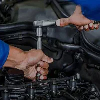 مکانیک خانم مبتدی یا کارآموز دانشجو