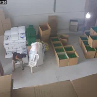 کارگر خانم بسته بندی