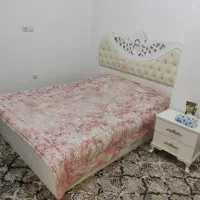 تخت خواب و میز آرایش و آینه