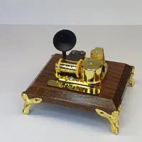 پایه فرشته کوکی از زیر گرامافون طلائی