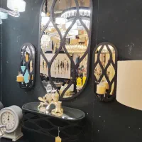 آیینه و کنسول و یک جفت شمعدون