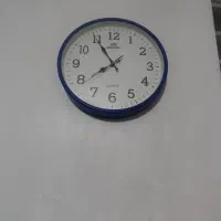 ساعت‌دیواری‌رنگ‌ابی