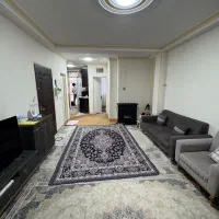 ۶۸ متر دو خواب آسانسور دار  / چسب مترو فروش فوری