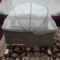 تخت نوزاد کنار مادر مارک زویه