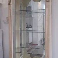 یک عدد بوفه و میز تلوزییون