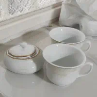 ۱۲ فنجان و ۲ قندان چینی