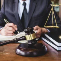 وکیل پایه یک دادگستری