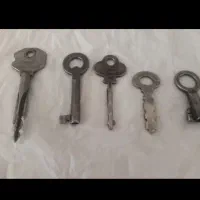 ۵ عدد کلید عتیقه فولادی|کلکسیون اشیاء عتیقه|اراک, |دیوار
