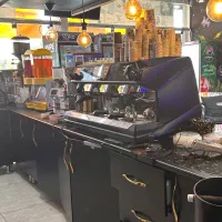 یک خانم جهت کار در کافه