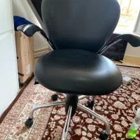 صندلی چرخ دار (برند نیلپر) چرم