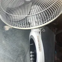 پنکه با پایه دیواری