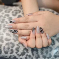 خدمات کاشت ژل و ترمیم ناخن ظریف و خاص Mira Nail