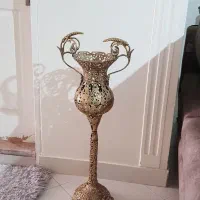 بوفه و گلدان پایه دار برنج