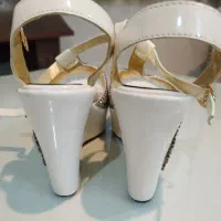 کفش|کیف، کفش، کمربند|اندیشه, اندیشه فاز ۱|دیوار