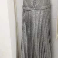 تعدای لباس در حد نو