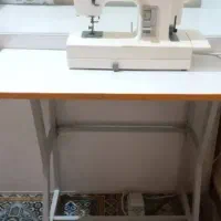 چرخ خیاطی استوک بسیار تمیز همراه میزکار