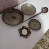 چند تیکه ظرف مسی عتیقه ب