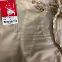 گن شورتی جنس خارجی سایز نو نو سایز ۷۰|لباس|کاشان, فاز ۲ ناجی آباد|دیوار