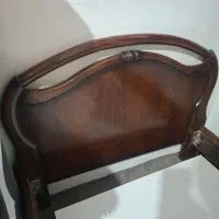 تخت چوبی قدیمی تک نفره با خرده وسایل و معاوضه