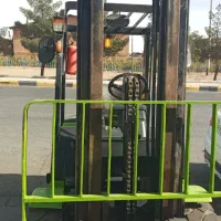 لیفتراک۳تن سپاهان،دکل۳کشوکانتینرو|خودرو سنگین|ساوه, |دیوار