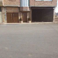 فروش منزل مسکونی همراه یک مغازه تجاری