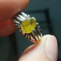 یاقوت زرد سریلانکا