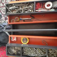 جعبه با کلی پیچ ومهره وواشرمتر