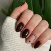 خدمات کاشت ناخن