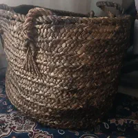 سبد زنبیل حصیری پایه چوبی مخروطی