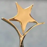 میلی با کد من بزنین 100 هدیه خودم میدم 100 خودش