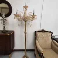 آباژور کنار سالنی کریستالی