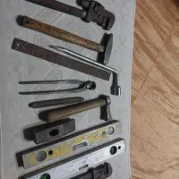 تعدادی ابزار ولوازم وجعبه اچار