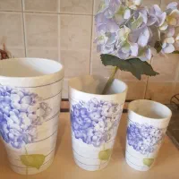 ۳ عدد گلدان در سه سایز با گلی زیبا وجنس چینی
