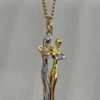 گردنبند معروف آغوش