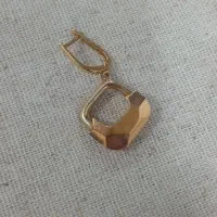 گوشواره  طلا گم شده