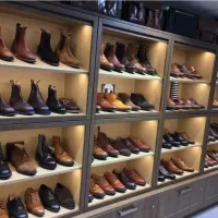 فروشنده کفش چرم