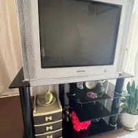 تلویزیون و میز تلویزیون