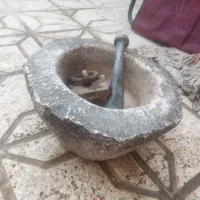 هاون سنگی قدیم با دسته و سنگ نیم منی قدیم|کلکسیون اشیاء عتیقه|کرمان, |دیوار