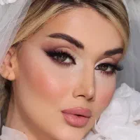 خدمات میکاپ و زلف و شنیون عروس و همراهی مناسب