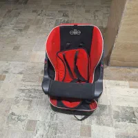 صندلی داخل ماشین بچه
