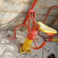 تعدادی وسایل ورزشی مناسب پارک