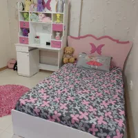 تخت یکونیم نفره همراه با میز تحریر