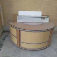 میز اداری همراه ویترین