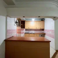 کابینت MDF رنگ چوب دست‌دوم تمیز و خوش‌ساخت