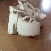 کفش|کیف، کفش، کمربند|سرشیو, |دیوار