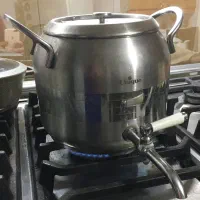 کتری . تخته ساطور. گلدان