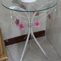 آباژور و میز